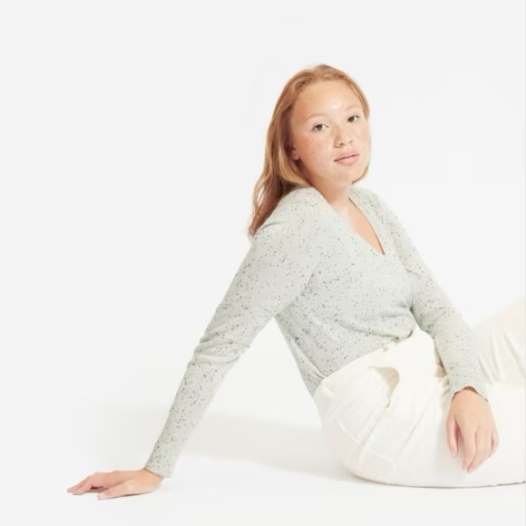 Everlane Cashmere V-Neck - Picture 9 of 10